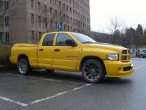 Dodge Ram SRT-10 Quad Cab Yellow Fever Edition (500 Fahrzeugen gebaut). Danderyd Schweden. Am 10.04.2008