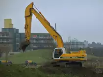 Kobelco SK 330 LC-6 der Firma Leenaerts Born am 25.11.2010 auf der Campusbaustelle in Aachen.