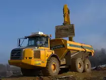 Ein Volvo A30E Dumper der Firma Leenaerts Born am 26.10.2010 auf der Campusbaustelle in Aachen.