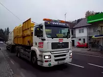 MAN TGA26.460 f�hrt mit den beiden Pre�containern Richtung Betriebst�tte Perg ;101102