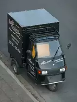Draufsicht auf einen Piaggio APE Kastenwagen (24.6.10)