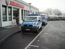 Zwei Bundespolizei Autos in Heidelberg am Hbf am 27.11.10