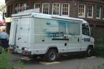 Mercedes Benz, Hrfunkbertragungswagen des NDR im Einsatz in Hamburg am 11. Mai 2008. In diesem Fahrzeug sitzen Redakteure und Ton-Techniker und schneiden aktuelle Beitrge frs Radio und senden live. (C) Matthias Rhe

