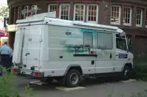 Mercedes Benz, H�rfunk�bertragungswagen des NDR im Einsatz in Hamburg am 11. Mai 2008. In diesem Fahrzeug sitzen Redakteure und Ton-Techniker und schneiden aktuelle Beitr�ge f�rs Radio und senden live. (C) Matthias R�he

