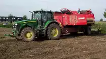 John Deere 7930 bei der Kartoffelernte. September 2010 in Kerpen
gesehen von Alteisenjo