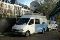 Dieses Foto zeigt einen bertragungswagen des Westdeutschen Rundfunks (WDR, Kln) von Mercedes. Es entstand am 11. November 2008 in Kln. Es handelt sich um ein so genanntes SNG (Satelliten--Wagen). (C) Matthias Rhe