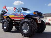 FORD-F150 wurde zum  Monstertruck  umbgebaut (Rene-STEY-Stunt-show);100731
