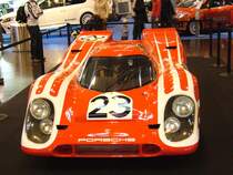Porsche 917 KH (Kurzheckcoupe) von 1970. Mit diesem 917 holten Richard Attwood und Hans Herrmann, trotz widrigen Witterungsverhltnissen den ersten Porsche-Gesamtsieg in Le Mans, gegen die bermchtigen Gegner von Ferrari, Ford und Lola. Der V12-motor leistete aus 4.494 cm Hubraum ca. 580 PS, die den Wagen bis auf 340km/h beschleunigen konnten. Essen Motorshow 30.11.2010.