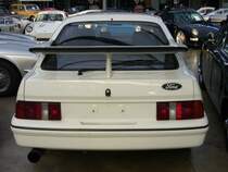 Heckansicht eines Ford Sierra Cosworth der Baujahre 1986 - 1987. Der Sierra Cosworth wurde 1985 auf dem Genfer Salon, als Ford´s Beitrag zum Tourenwagensport vorgestellt. Die Produktion begann 1986. Motorisiert war das Auto mit einem 4-Zylinderreihenmotor, der aus 1.993 cm 204 PS leistete. Diese enorme Leistung verdankte der Sierra Cosworth einem Garret Turbolader mit Ladeluftkhlung. Meilenwerk Dsseldorf am 21.11.2010.