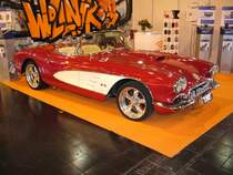 Chevrolet Corvette 1960. Die 1960´er Corvette war mit der 1959´er Vette nahezu identisch. Sie verkaufte sich 1960 10.261 mal. Das abgelichtete Fahrzeug ist mit ein paar Alufelgen ein wenig  aufgepimpt  worden. Essen Motorshow 30.11.2010.