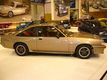 Opel Manta B GSI. 1984 - 1987. Der Manta B wurde bereits 1975 prsentiert. Der Wagen wurde ausschlielich im GM-Werk Antwerpen gebaut.
Kein anderer Opel blieb lnger im Programm (13 Jahre). Der GSI war die Luxusversion des Manta in der Topmotorisierung mit 1.979 cm Hubraum und 115 PS. Essen Motorshow 30.11.2010.