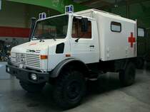 Unimog U 1300L, Krankenwagen mit Sanittsausrstung, Baujahr 1976-98, Unimog Museum Gaggenau, Aug.2010