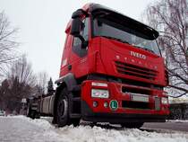 IVECO-Stralis330 wartet auf die Beistellung eines Wechselaufbaucontainer  in Ried;101204