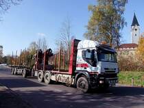 IVECO TRAKKER-500 fhrt auf der B124 Richtung Arbesbach;101027