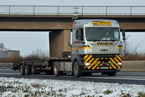 MAN D20 Tieflader  Wallek  auf der A61 bei Miel - 03.12.2010