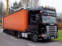 SCANIA-420 124L(Topline) wird gerade mittels Autokran entladen;101102