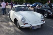 Porsche 356 wei angesichts der bermacht englischer Oldtimer noch nicht, ob er auch aufs Flugplatzfest darf (Grefrath, 11.9.2010)...