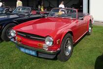 Triumph TR6 vor den Hallen des Flugplatzes Niershorst (Grefrath, 11.9.2010)