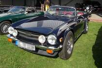 Noch ein Triumph TR6 vor den Hallen des Flugplatzes Niershorst (Grefrath, 11.9.2010)