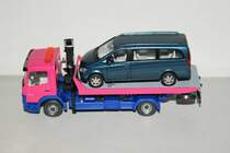 Abschleppwagen MB-Atego(Wiking) mit Mercedes-Benz Viano(Herpa) 