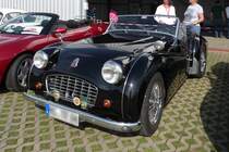 Triumph TR3 vor den Hallen des Flugplatzes Niershorst (Grefrath, 11.9.2010)