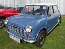 Mini Minor vor den Hallen des Flugplatzes Niershorst (Grefrath, 11.9.2010)