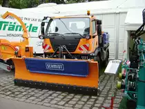 Ein Unimog U20 mit Schneepflug auf der Allg�uer Festwoche in Kempten am 18.08.10 