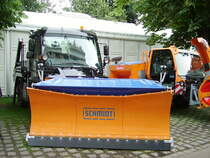 Ein Unimog U300 mit Schneepflug auf der Allguer Festwochein Kempten am 18.08.10