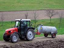 SAME-Dorado65 kehrt nach getaner Arbeit mit dem Jauchefass zurck;101106