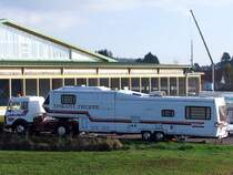 MB-1017 mit Wohnauflieger der OSKANI-Truppe macht im Bezirk Freistadt einen Halt;101027