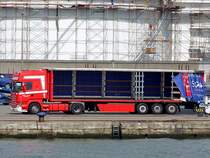 SCANIA Sattelzug von Benny Looze wartet im Hafengebiet von Antwerpen auf seine Beladung;100830