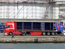 SCANIA Sattelzug von Benny Looze wartet im Hafengebiet von Antwerpen auf seine Beladung;100830