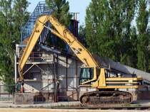 CAT 330B wartet Frhmorgens in der Nhe von Utrecht auf Arbeit;100903