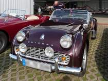 Triumph TR3 vor den Hallen des Flugplatzes Niershorst (Grefrath, 11.9.2010)
