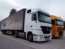 ACTROS1846 und DAF-XF �bernachten auf einem Gro�parkplatz;100930