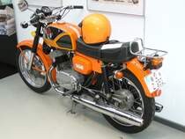 CZ 350. 1966 - 1974. 2-Zylinderzweitaktmotor mit 348 cm und 18 PS Leistung machten das 131 kg schwere Motorrad 120 km/h schnell. Dank an Jrg Thiele fr die Richtigstellung. Meilenwerk Dsseldorf 12.12.2010.