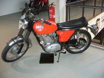 BSA Shooting Star 441. 1968m - 1971. Die Shooting Star 441 war eine Weiterentwicklung der B44 und lief ursprnglich nur fr den US- und Kanandischen Markt in Small Haeth bei Birmingham vom Band. Motorisiert war das Bike mit einem 1-Zylinderviertaktmotor der aus den 441 cm 30 PS leistete. Meilenwerk Dsseldorf 12.12.2010.