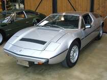 Maserati Bora 4.9. 1976 - 1978. Der Bora wurde bereits 1972 vorgestllt. Bis 1975 tat ein als Mittelmotor verbauter 4.7 V8-motor im Bora Dienst. Ab 1976 wurde der Hubraum des Bora auf 4.9l erhht und die Leistung stieg auf 320 PS. Dsseldorfer Meilenwerk 12.12.2010.