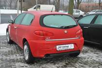 Neuwagen Alfa 147, im Lehrte vor einen  Autohaus.