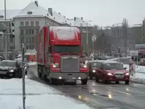 Der Weihnachtstruck von Coca-Cola war am 13.12.2010 11:49:59 auf der Theaterstra�e in Chemnitz unterwegs.