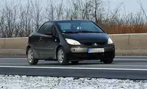 Mitsubishi Colt CC auf der A61 bei Miel - 03.12.2010