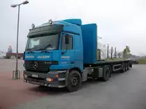 Mercedes-LKW am 10.November 2010 auf einem Parkplatz in Bergen/R�gen.