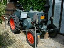 Lanz Bulldog, Baujahr 1940, Glhkopfmotor mit 4733ccm und 20PS, steht in Mllheim, Juni 2010