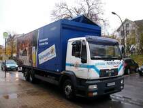 Vor dem Bahnhof in Bergen/Rgen stand am 04.November 2010 dieser MAN-Getrnke-LKW.