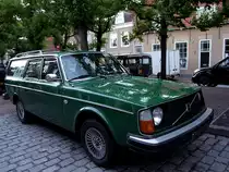 VOLVO-245DL parkt in Willemstad;100829