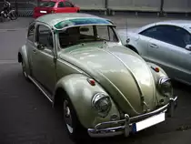 VW Typ1  K�fer  mit der Erstzulassung aus 11.1963.Besucherparkplatz des Oldtimertreffens des AC-Kettwig am 01.05.2010.