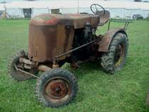 Kramer-Trecker wartet auf einen guten Restaurator, gesehen beim Traktorentreff in St.Peter, Aug.2010 