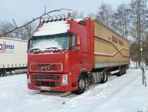 Volvo FH 440 steht am 4. Adventswochenende 2010 in 36088 Hnfeld
