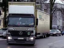 ACTROS-2541 qult sich durch die Innenstadtstraen von Ried;101220