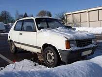 Talbot-SAMBA (wurde in den Jahren 198286 erzeugt), mit Franzsischem Kennzeichen am verschneiten Parkplatz der HTL-Ried;101218+20